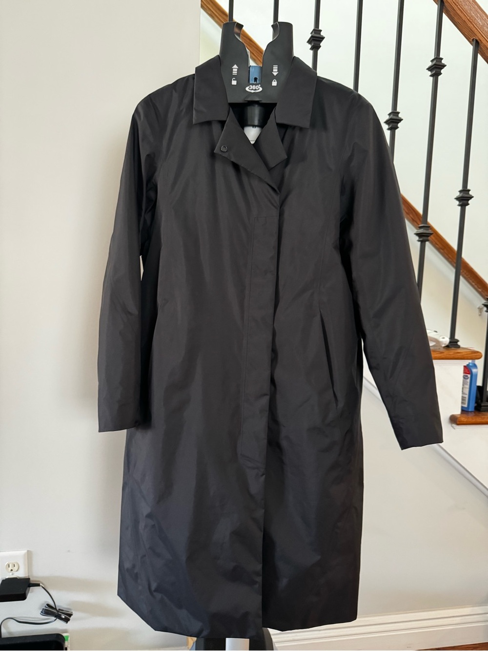 Arcteryx Entasis Insulated Mac Coat Women's Size M - Picture 3 of 14